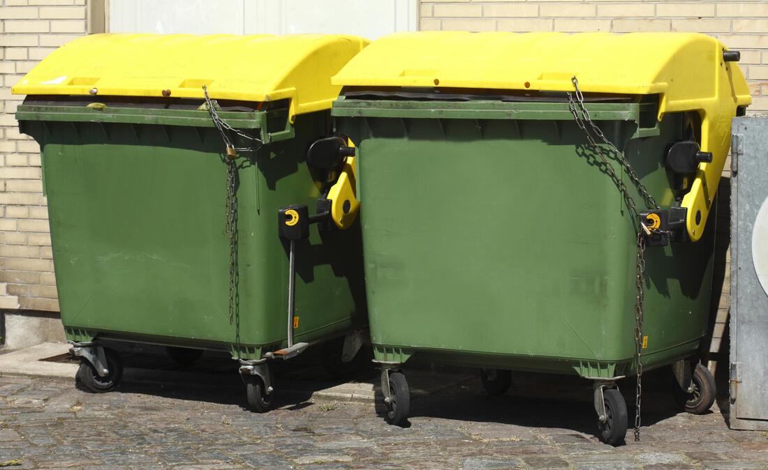 portable dumpsters with chain